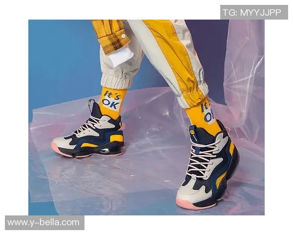 时尚与运动的完美结合足球明星翻领polo衫引领潮流新风尚